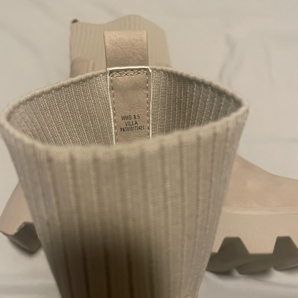 DV Dolce Vita Villa Chelsea Lug Boots Beige Size 8.5 NWT - Picture 8 of 9